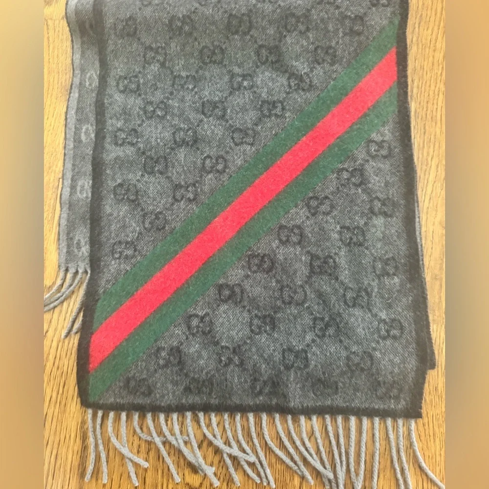 Gucci Dark Gray black nikky Lana Scarf Red and Green stripe Wrap winter luxury - Picture 5 of 7